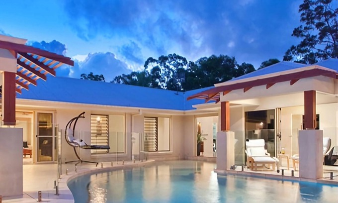 Noosaville Apartment | Studio room in luxury Home 5 min from the hussel and bussel of Noosaville