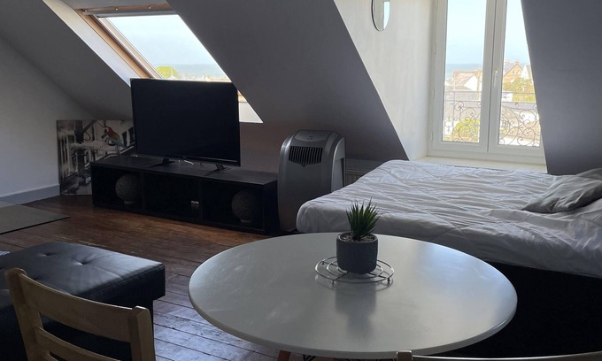 Donville-les-Bains Apartment | Studio, SEA VIEW. 300m from the beach