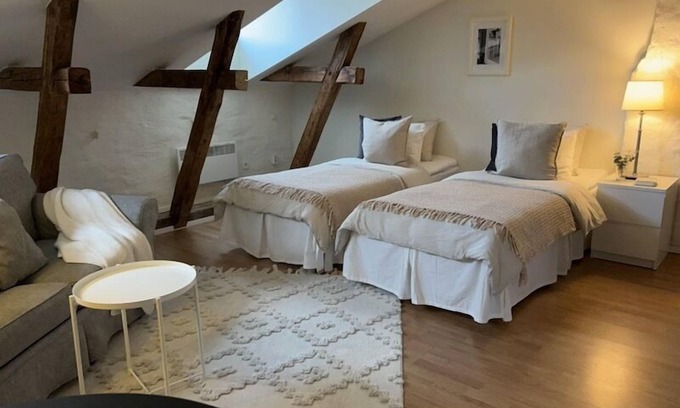 Norrmalm Apartment | Studio - Sleeps 3 - WiFi - Close to Attractions