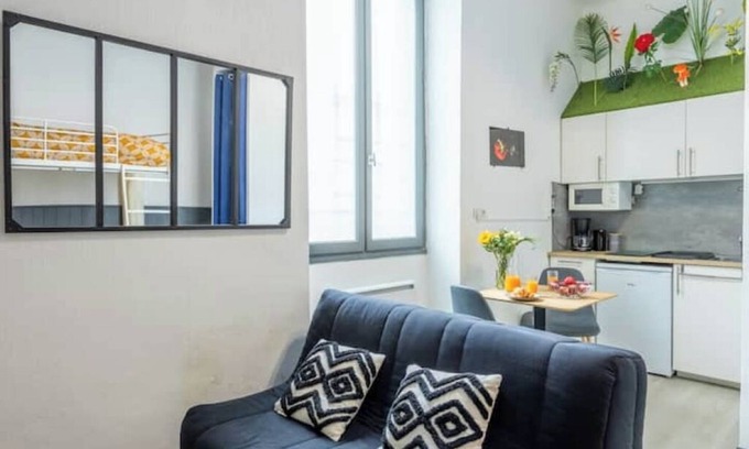 Dax Apartment | Studio sleeps 4 hyper center