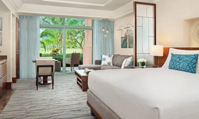 Paradise Island Apartment | Studio Terrace View - 1 King bed and 1 Sleeper Sofa - 523 Sq Ft - Max: 3 Guests