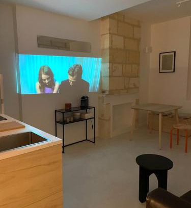 Libourne Apartment | Studio ultra centre libourne - jacuzzi & vidéoprojecteur