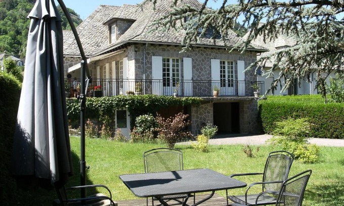 Vic-sur-Cere Apartment | Studio Vic