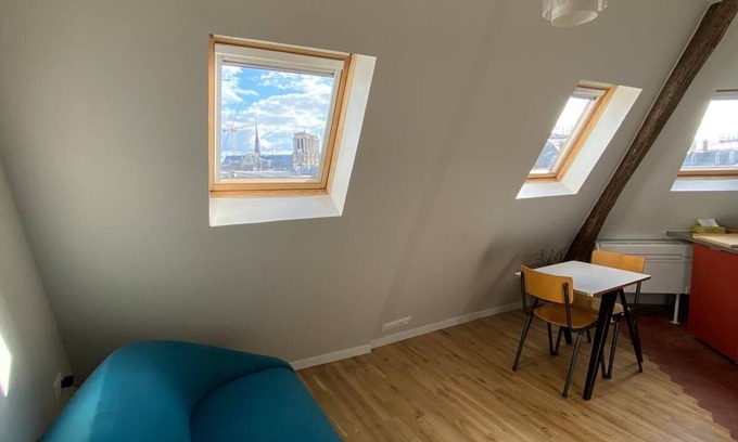 10th Arrondissement Apartment | Studio Victoria - Centre de Paris