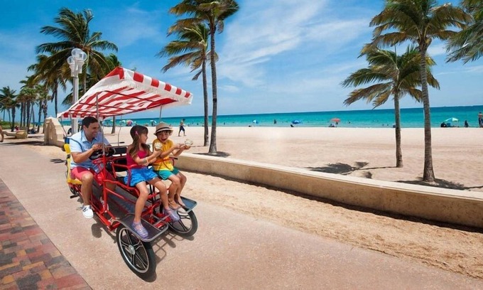 Central Oakland Park House | Studio Villa with shared pool and free WIFI