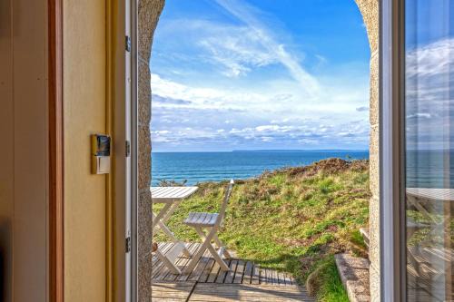 Plomodiern Apartment | Studio vue sur mer