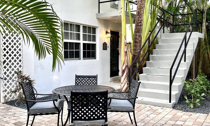 Mango Groves Apartment | Studio walking distance to downtown