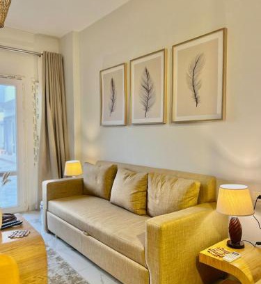 Village Road Apartment | Studio with a pool view