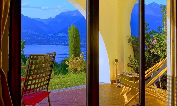 Vira Apartment | Studio with a view of the water