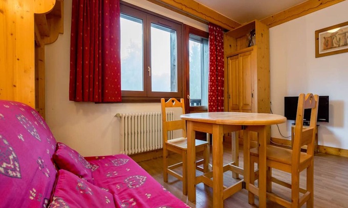 Combloux Apartment | Studio with Balcony and Pool in Combloux! # GC41