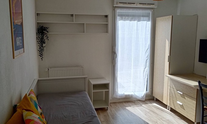 Ile Beaulieu Apartment | Studio with large terrace near the station