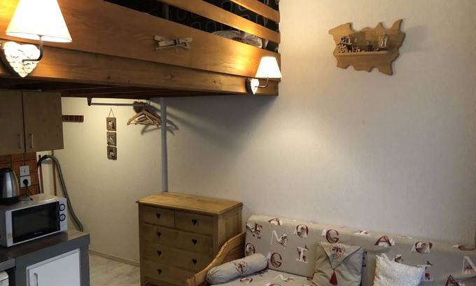 La Bresse Apartment | Studio with mezzanine bedroom located on the slopes