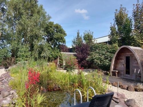 Zwaanshoek Apartment | Studio with Pool Table and Optional Sauna & Hot Tub