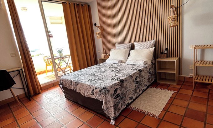Tartane Apartment | Studio with sea view in Tartane