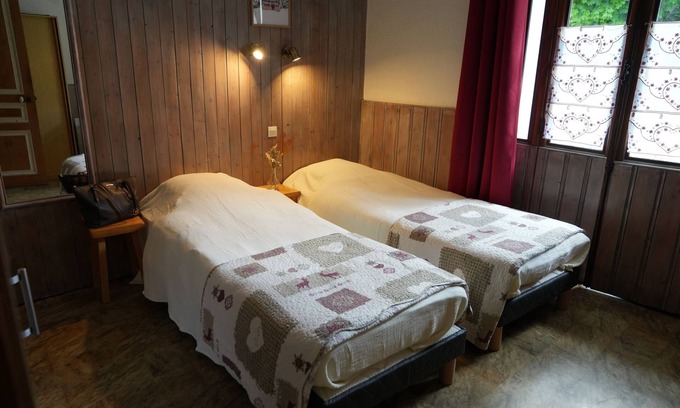 Brides-les-Bains Apartment | Studio with twin beds