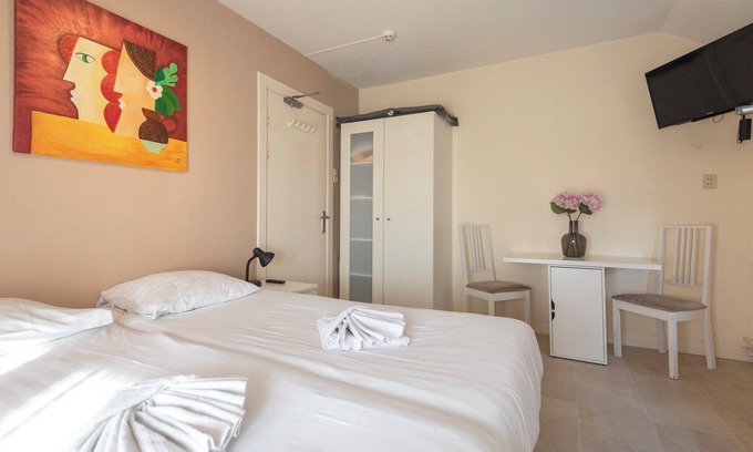 Zandvoort House | Studio Zandvoort 2 with balcony and shared bathroom