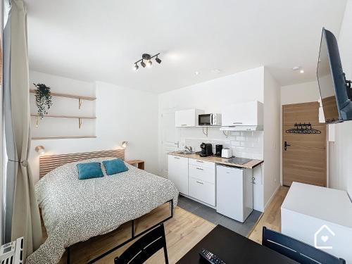 Chatellerault Apartment | Studios - 1 min Gare Chatellerault - Entrée Autonome -