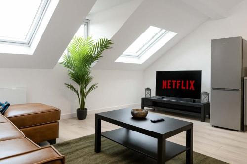 Belfast House | Stunning 1 bed Penthouse Apartment in East Village, Belfast - Walk to City Centre, Roof Terrace