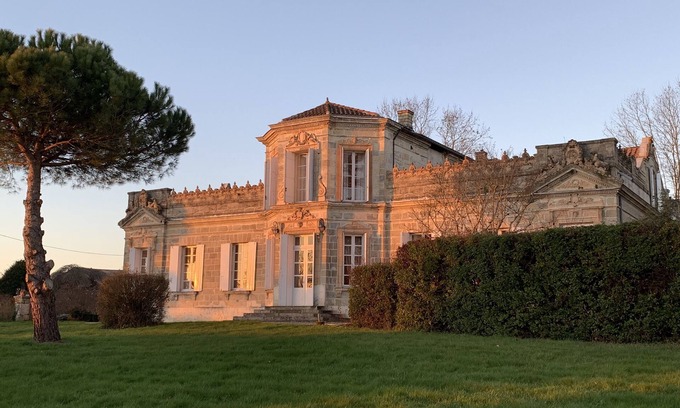 Beaupuy House | Stunning 16c. Manor - Pickleball, Bocce Ball, Swimming Pool - up to 10 people