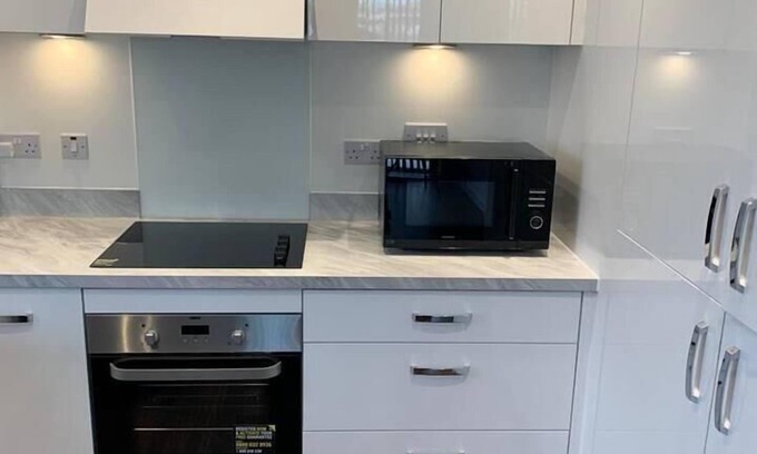West Thurrock Apartment | Stunning 2-Bed Apartment in Grays