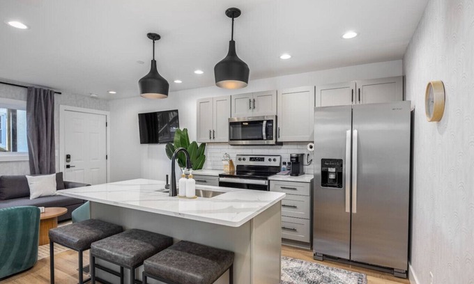 Hillsboro Village Apartment | Stunning 2 Bedroom, 3 Beds in Hillsboro Village - Walk to Restaurants