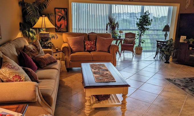 Bradenton Condo | Stunning 2-bedroom condo with AC, fitness room in brilliant Bradenton