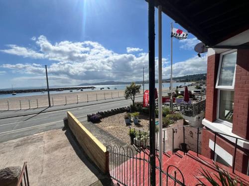 Rhos on Sea Apartment | Stunning 2 Bedroom Sea View Apartment With Parking