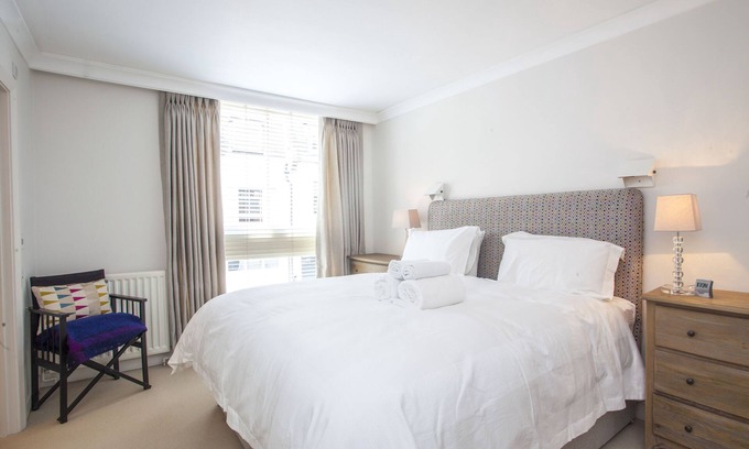 Brompton & Hans Town House | Stunning 2bed/2.5bath mews house in Chelsea SW1