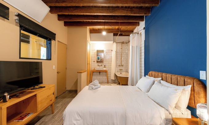 La Candelaria Apartment | Stunning 2BR Apt In La Candelaria W/Heating -AVJ2