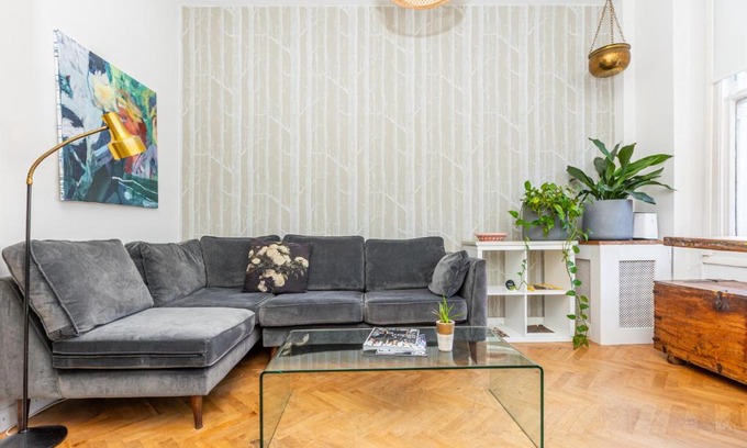 Dalston Apartment | Stunning 2BR Apt wPatio in Dalston, 2 min to Tube