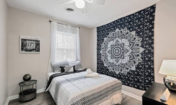 Bella Vista Apartment | Stunning 2BR in City Center