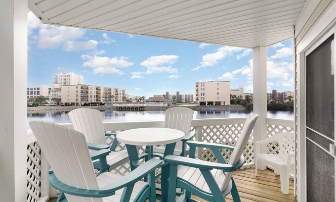 Cherry Grove Beach Condo | Stunning 2BR 4beds waterfront condo close to the beach!