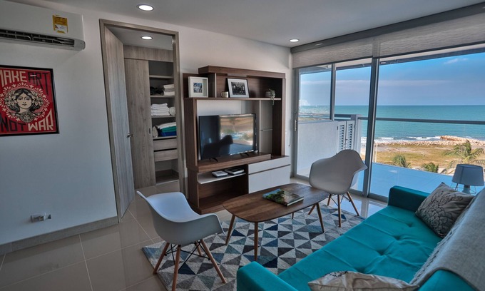 Crespo Condo | Stunning 2BR with Panoramic Ocean Views – Summer Specials