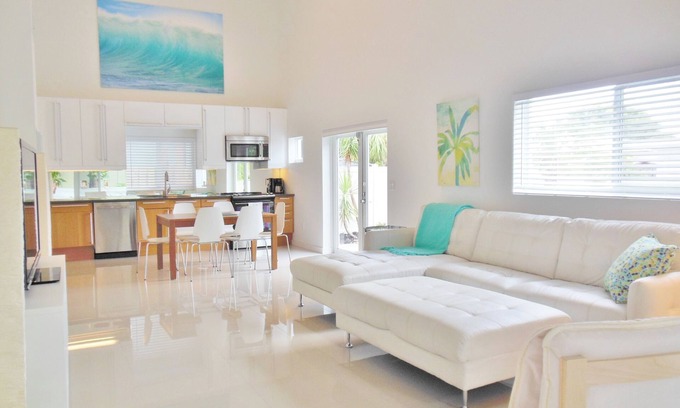 Deerfield Beach House | Stunning 3/3, Heated Pool, Tropical Setting. 5 Star Rated Best on the Island!
