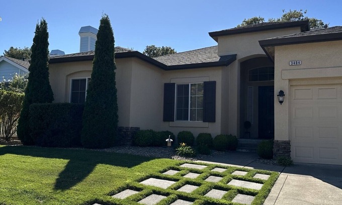 Santa Rosa House | Stunning 3-bdrm + office Santa Rosa home with chef's kitchen and hot tub!