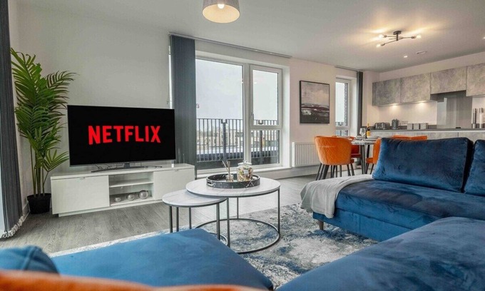 Milton Keynes Apartment | Stunning 3 bed penthouse Central MK, Free parking