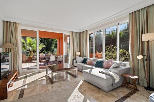 Marbella Apartment | Stunning 3-Bedroom in Alminar de Marbella - RDR456