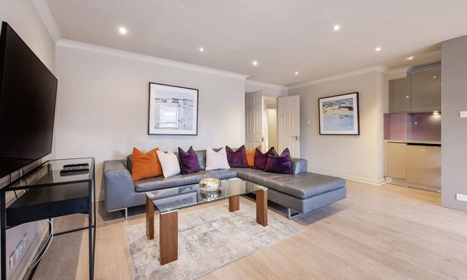 Maida Vale Apartment | Stunning 3-bedroom in the heart of London with parking