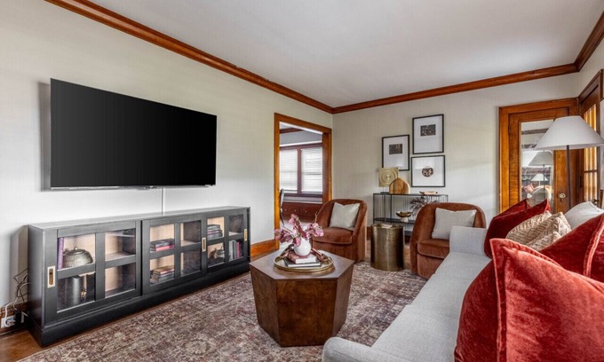 Cleveland Apartment | Stunning 3BR - Near Cleveland Clinic Main Campus
