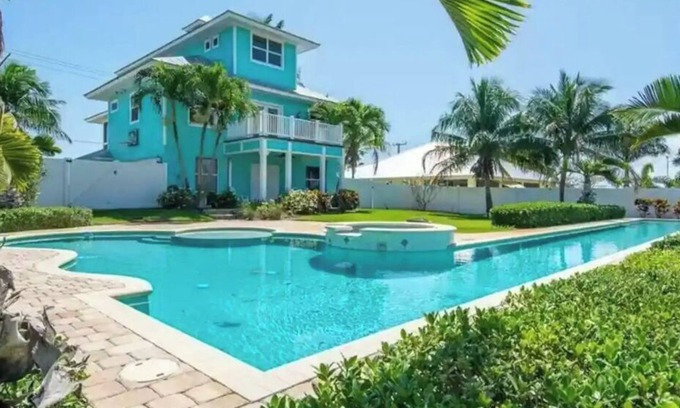 Jensen Beach House | Stunning 4/3 w/Heated Pool, Water View & Arcade!