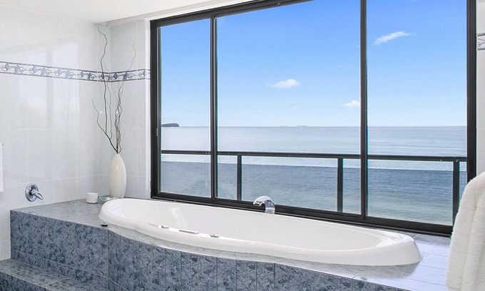 Noraville House | Stunning 4-Bed -Aloha Beach Front Beauty Noraville