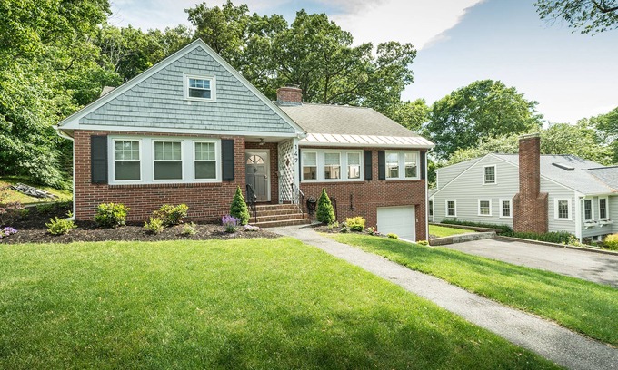 Andover House | Stunning 4 Bedroom,2.5 Baths abuts Phillips Academy, walk to Town and Train