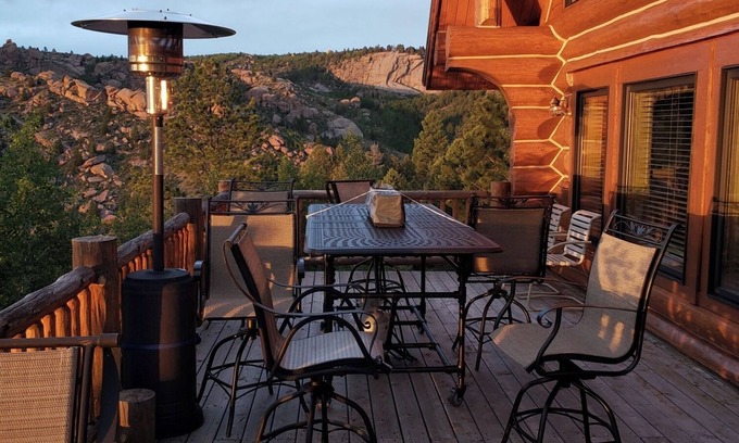 Cripple Creek Apartment | Stunning 5-bedroom Real Log Cabin in Teller County