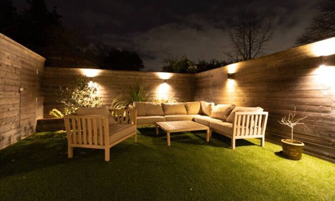 St. Margarets and North Twickenham House | Stunning 5BR Home, SW London, 5 min Twickenham St.
