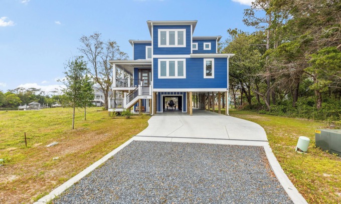 Long Beach House | Stunning 5Br Retreat Tucked on the Davis Canal on Oak Island - Sleeps 14!