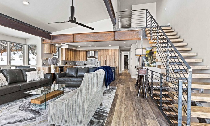 Woodmoor House | Stunning 5BR Townhome & Incredible Mountain Views!