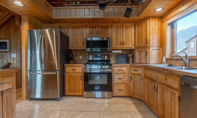 Emigrant House | Stunning 6 Bedroom home near Gardiner