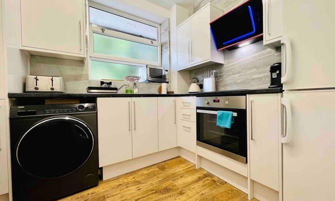 Bromley South Apartment | Stunning and Luxurious 1-Bed Apartment in London