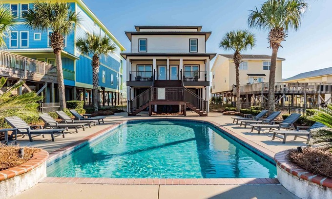 Gulf Shores House | Stunning and Spacious Beach Home in Gulf Shores | Private Pool!