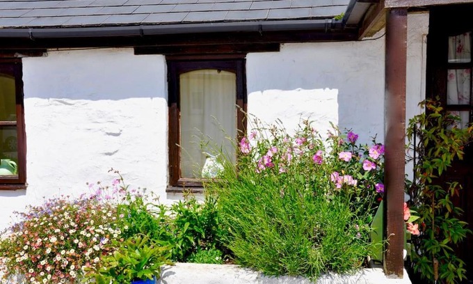 Truro Apartment | Stunning ANNEXE 1 luxury bedroom, eating area & bathroom only!